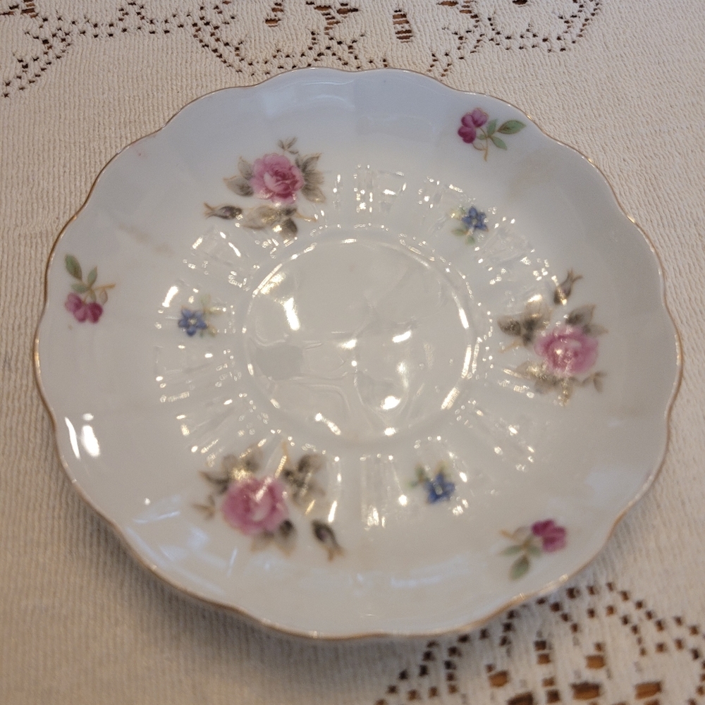 EUC Vintage Floral Saucer Plate Unmarked - Picture 2 of 4